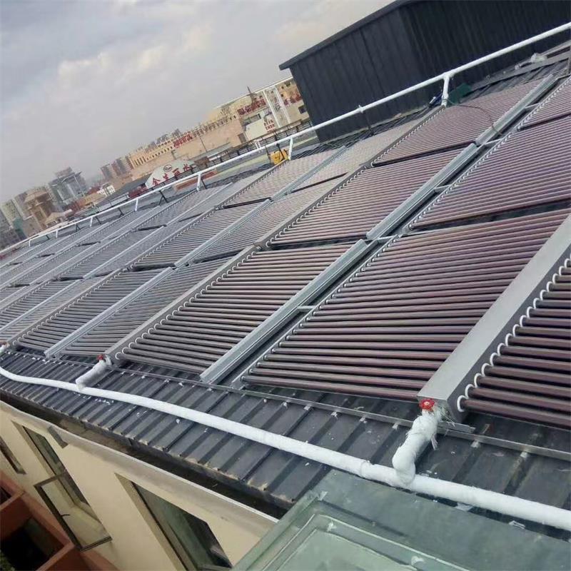 云南建水中学10000管太阳能热水器加110匹空气能热泵